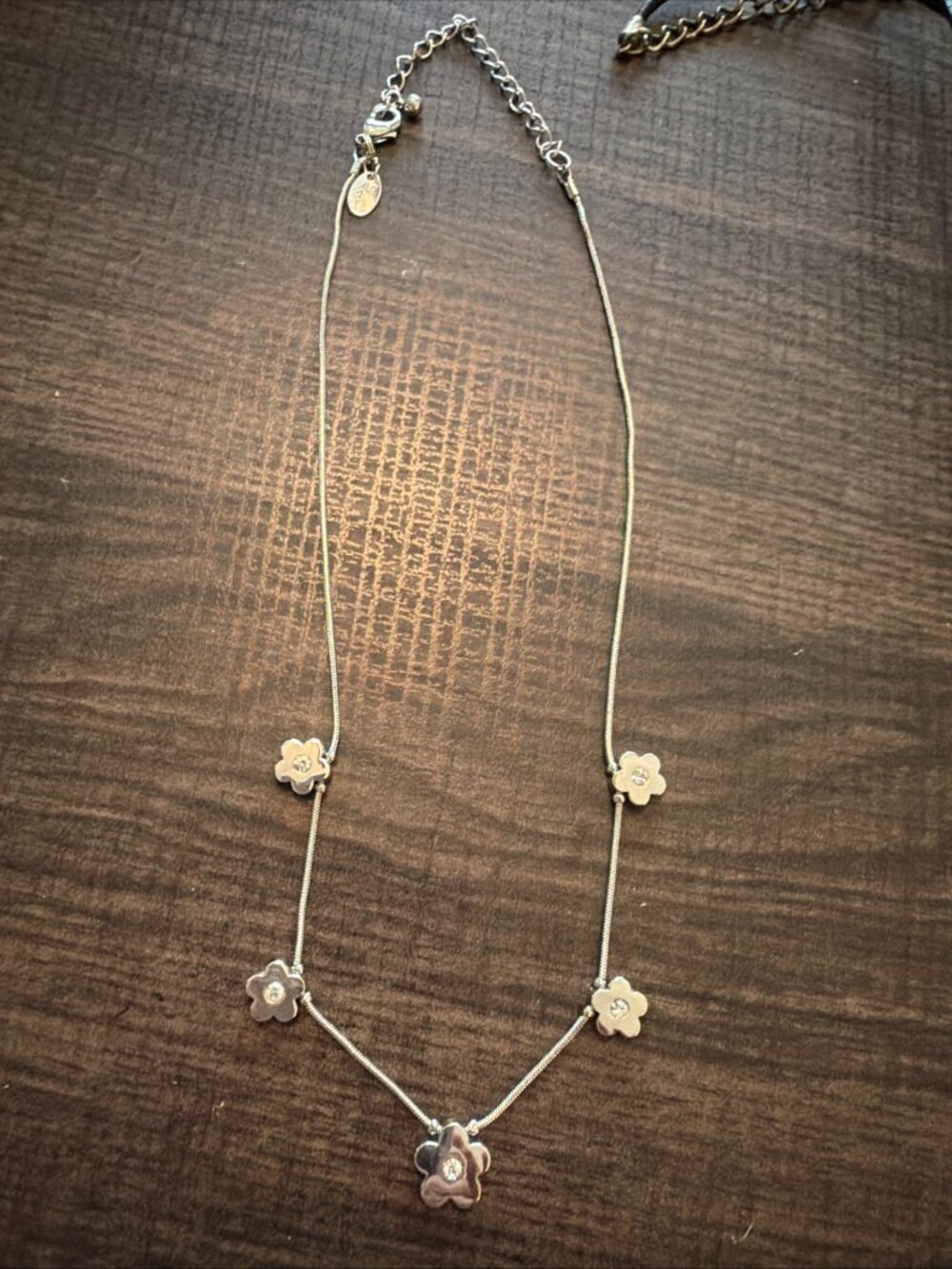 Lia Sophia Wallflower Necklace,  15-18” Silver Tone Chain.  Good Pre-owned Cond.